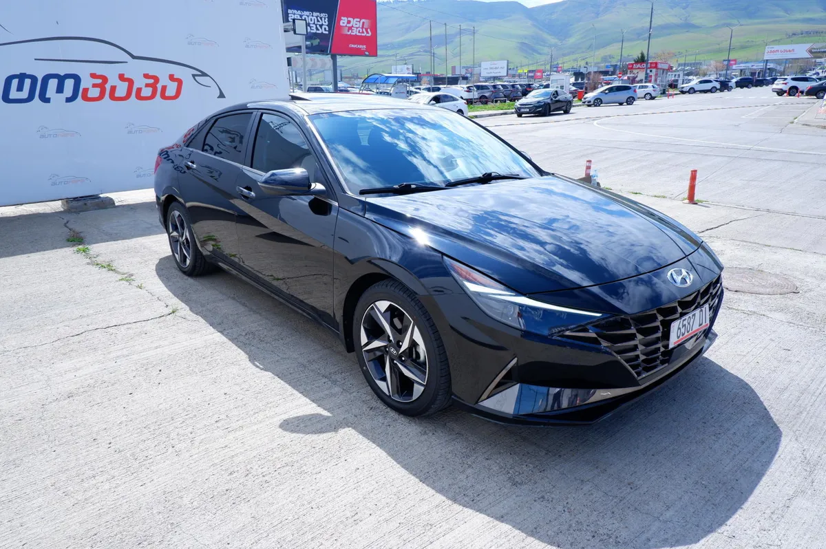 Hyundai Elantra - фото 1