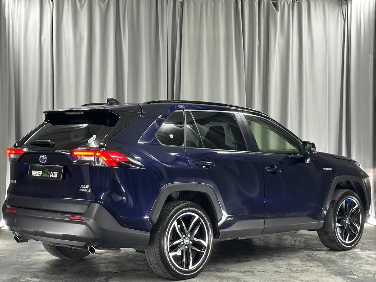 Toyota RAV 4 - фото 1