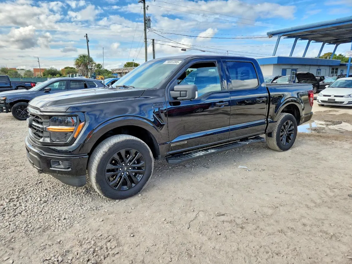 FORD F150 - фото 1