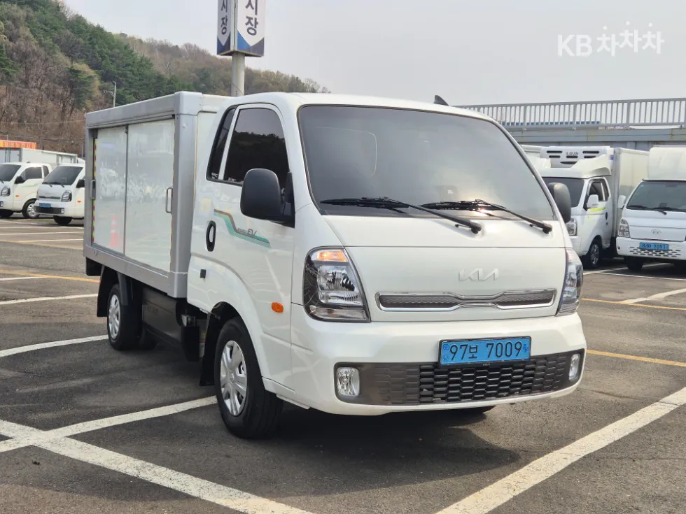 Kia 더 뉴 봉고3 EV 내장탑차 1톤 저상형 킹캡 초장축 기본형 - фото 1