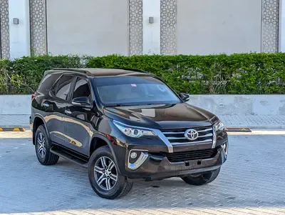 Toyota Fortuner - фото 1