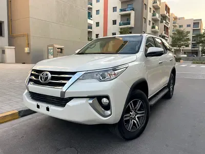 Toyota Fortuner - фото 1
