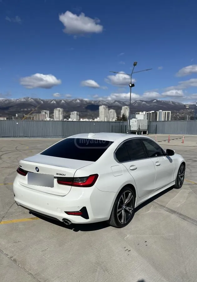 BMW 330 - фото 1