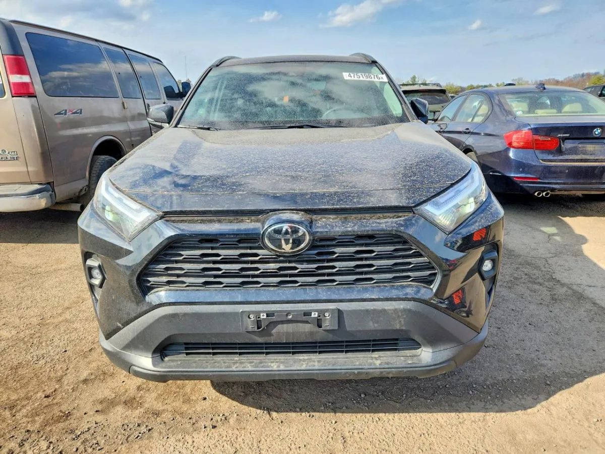 Toyota RAV 4 - фото 1