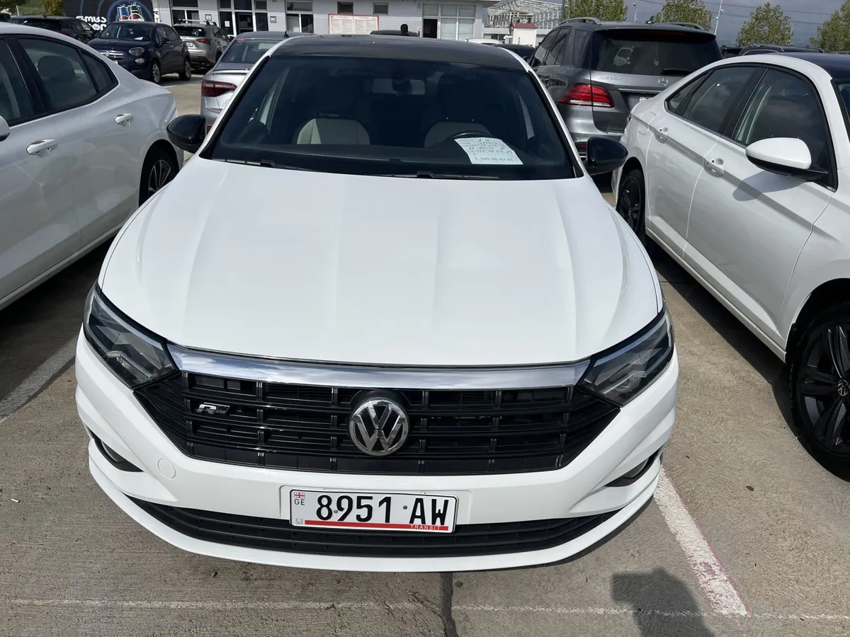 Volkswagen Jetta - фото 1