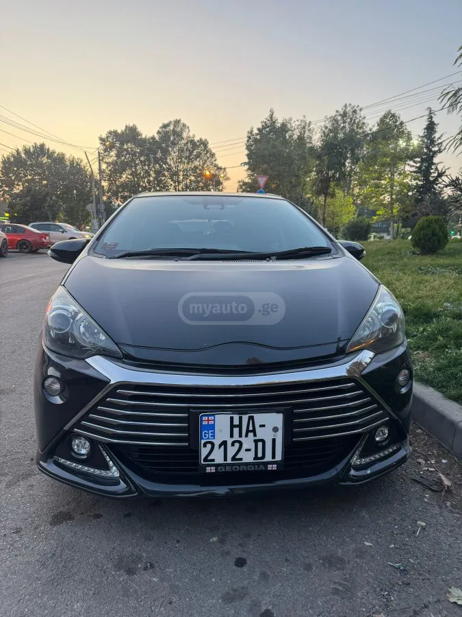 Toyota Aqua - фото 1
