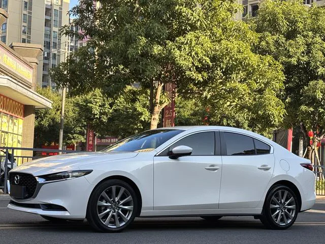 Mazda Mazda 3 Axela - фото 1