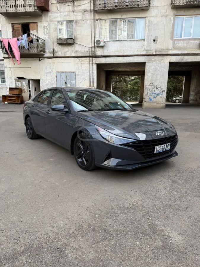 Hyundai Elantra - фото 1