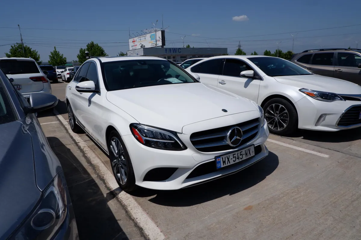 Mercedes-Benz C 300 - фото 1