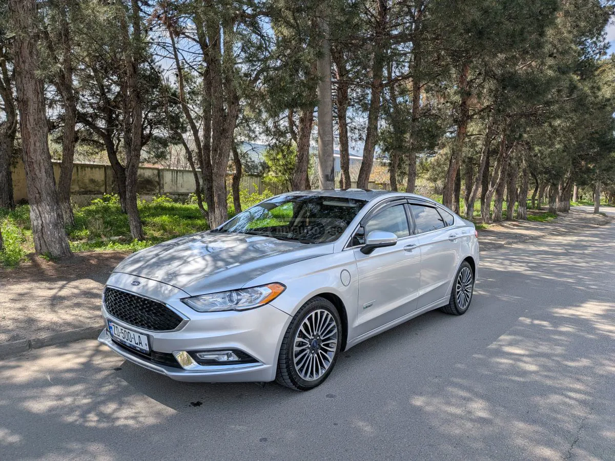 Ford Fusion - фото 1