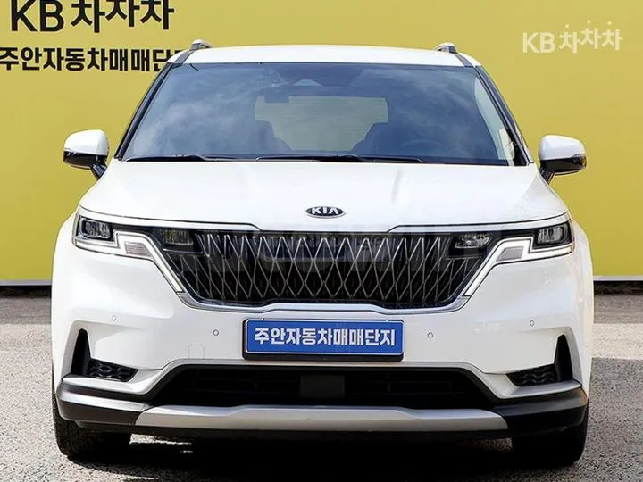 Kia Sedona - фото 1