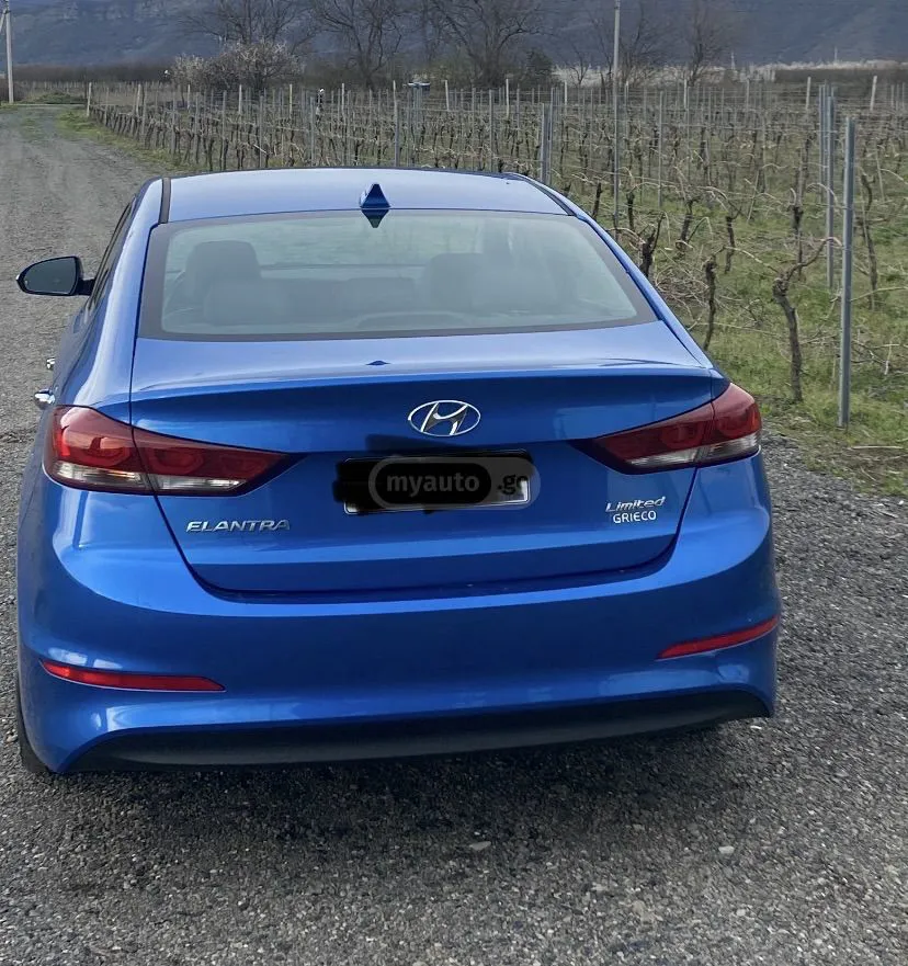 Hyundai Elantra - фото 1
