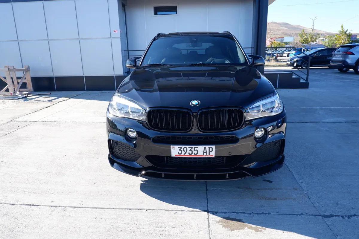 BMW X5 - фото 1