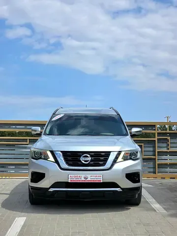 Nissan Pathfinder - фото 1