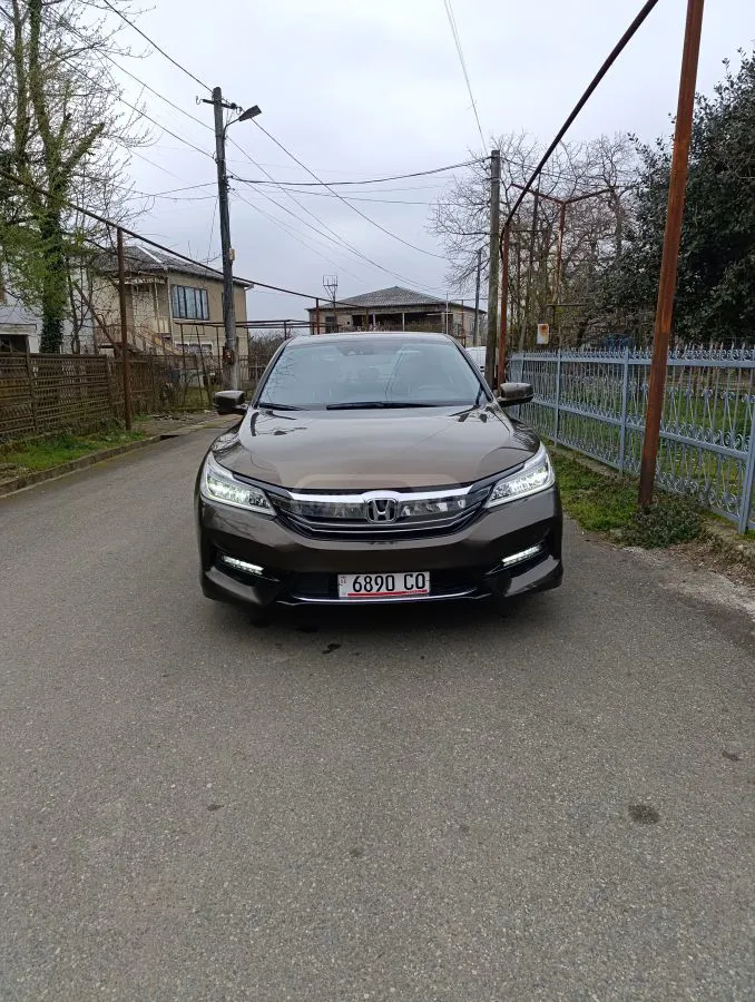 Honda Accord - фото 1