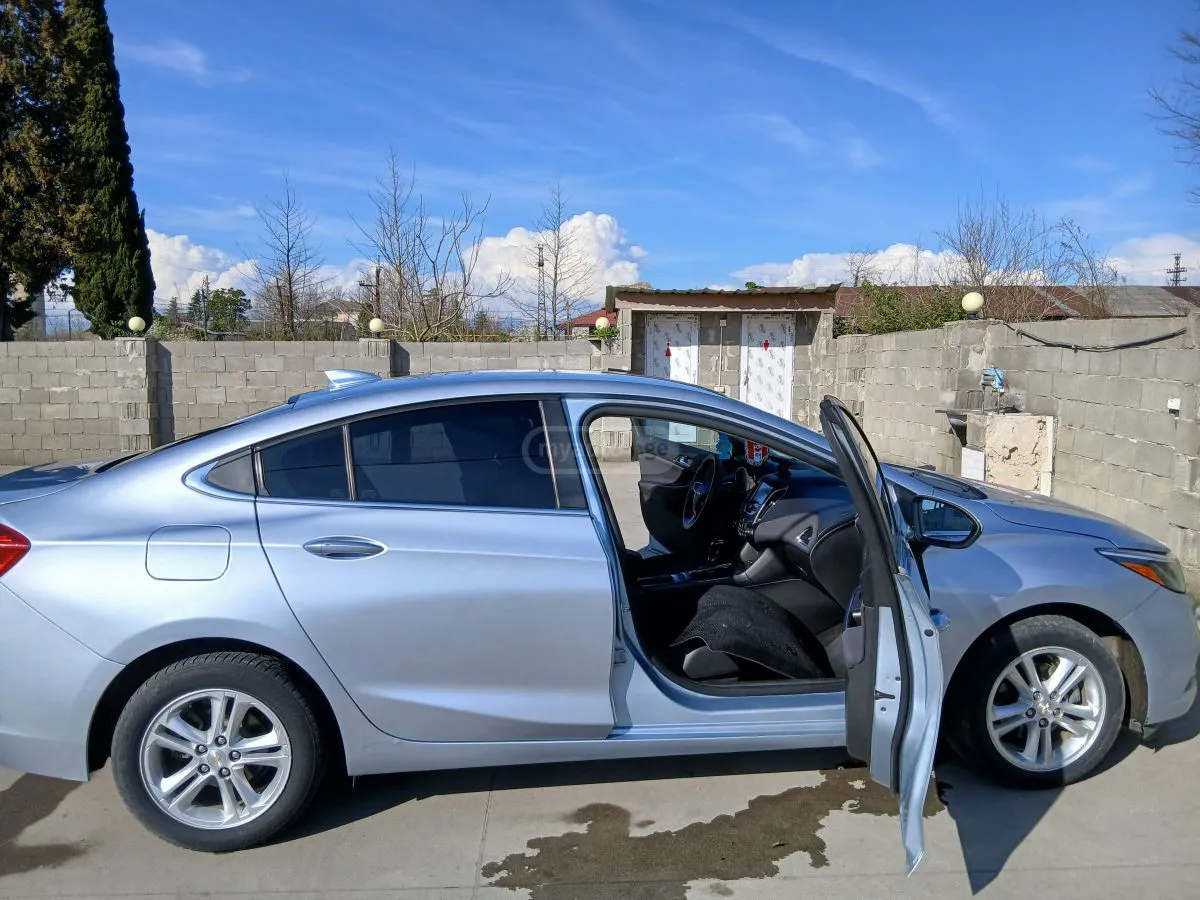 Chevrolet Cruze - фото 1