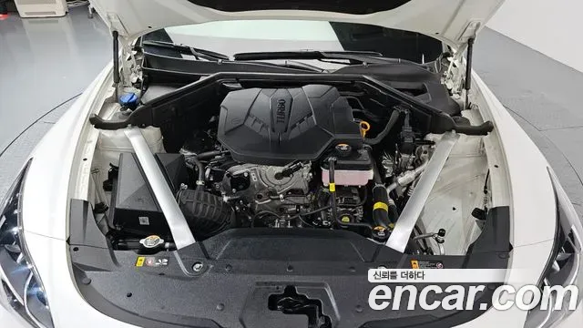 Kia Stinger - фото 1