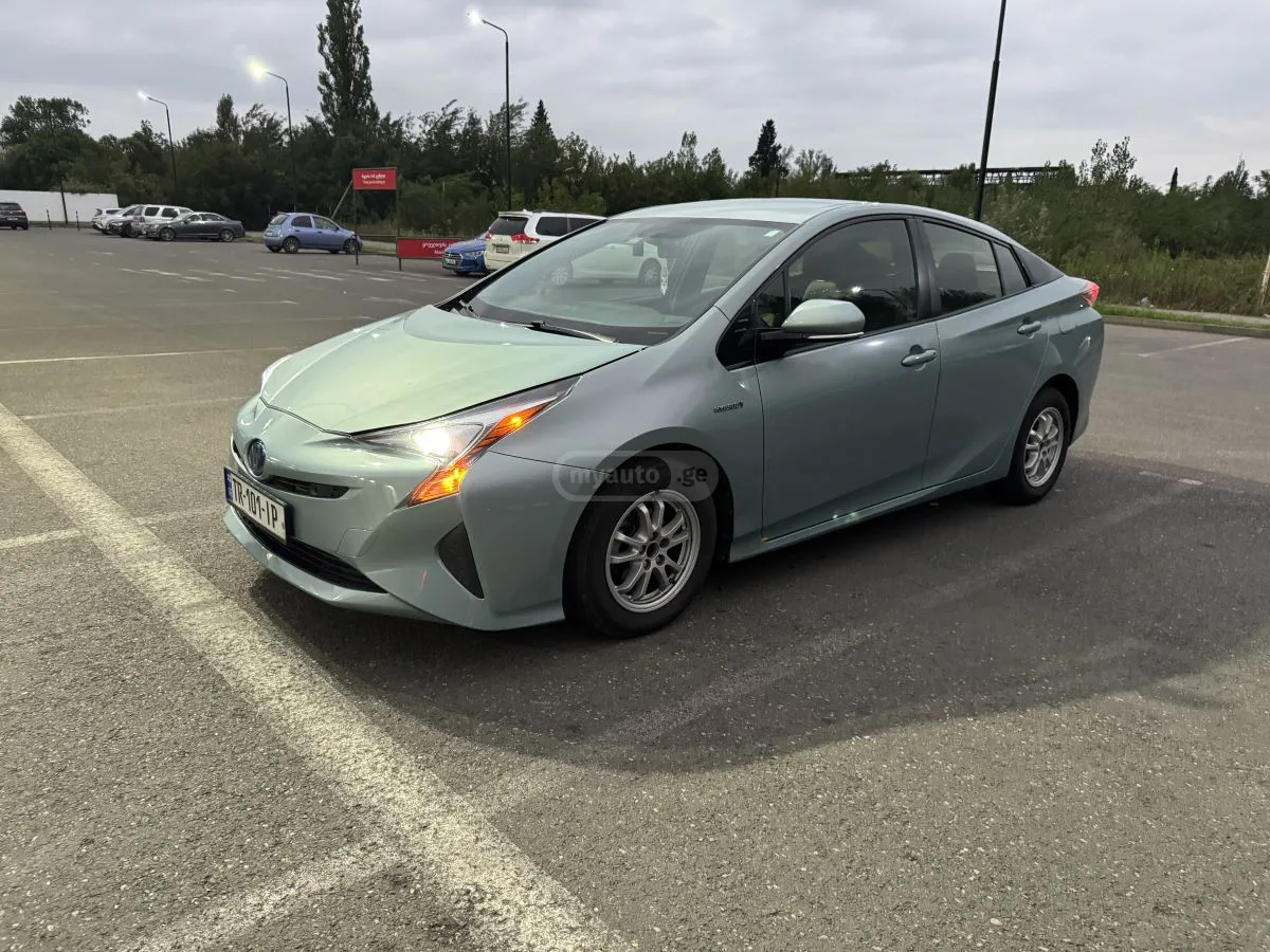 Toyota Prius - фото 1