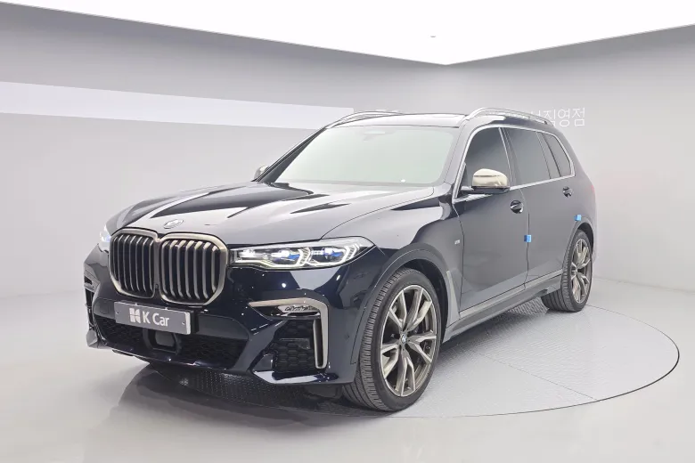 BMW X7 - фото 1