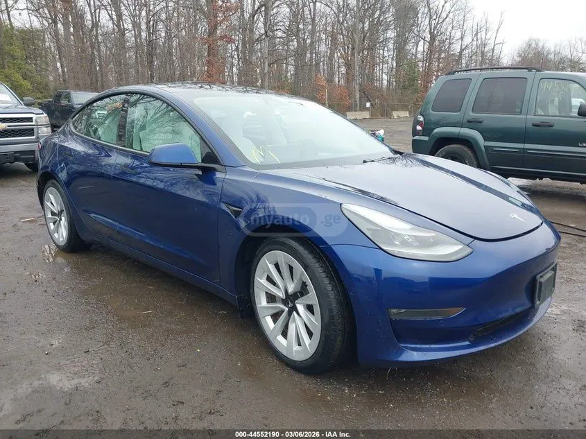 Tesla Model 3 - фото 1