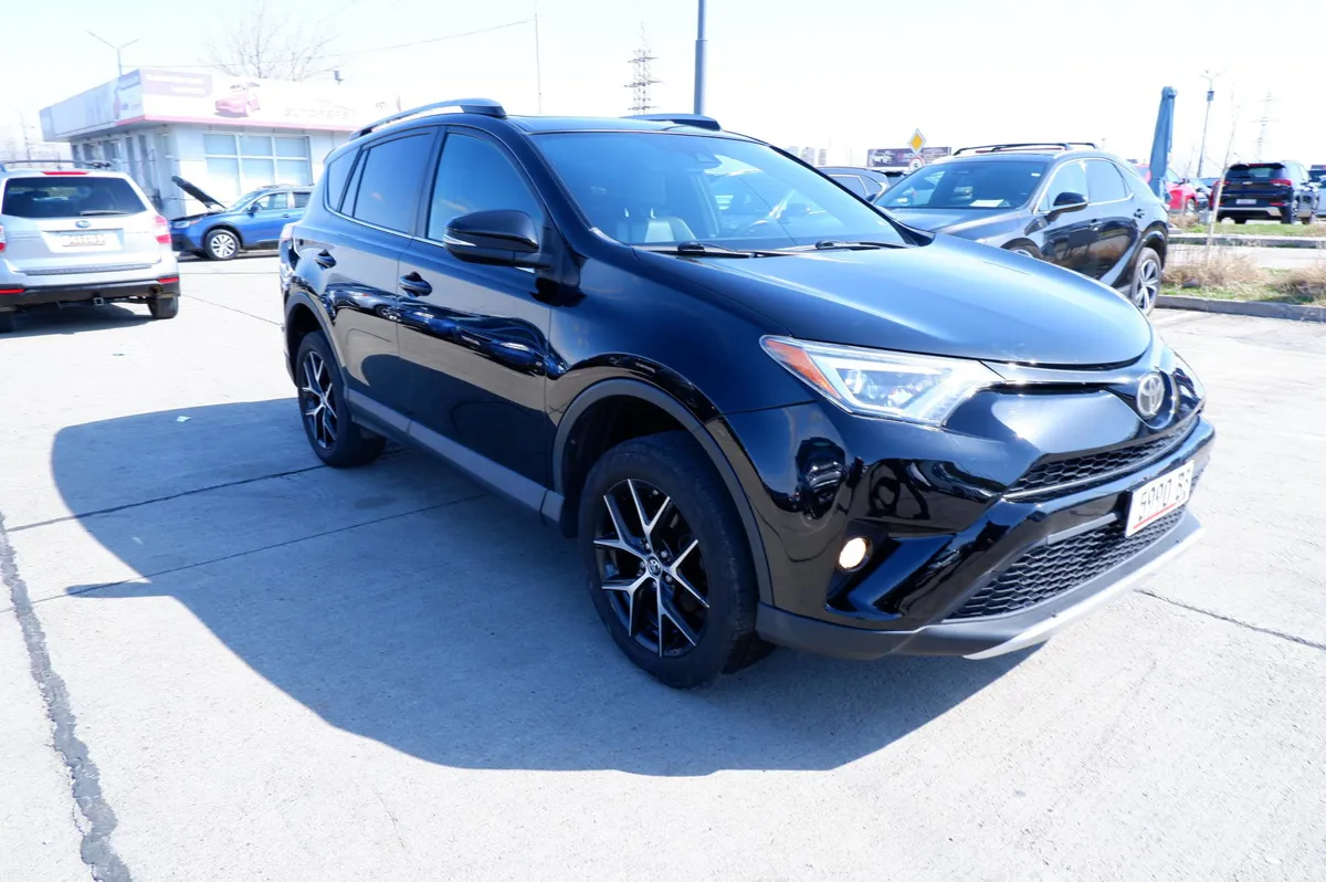 Toyota RAV 4 - фото 1