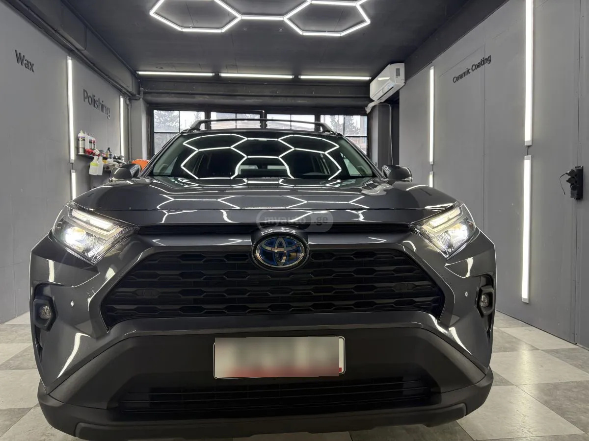Toyota RAV 4 - фото 1