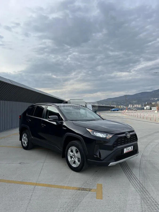 Toyota RAV 4 - фото 1