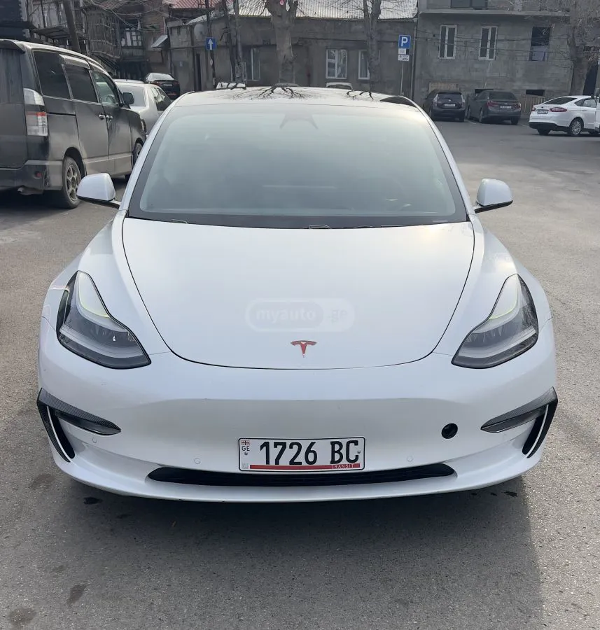 Tesla Model 3 - фото 1