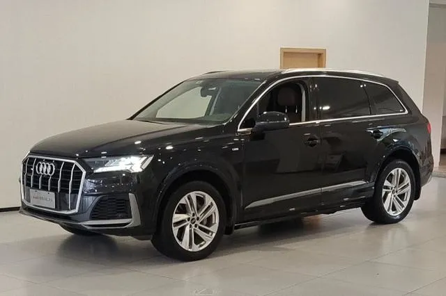 Audi Q7 - фото 1