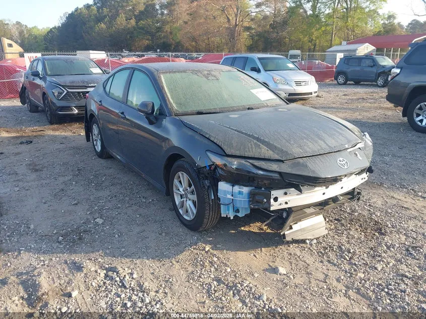 TOYOTA CAMRY LE - фото 1