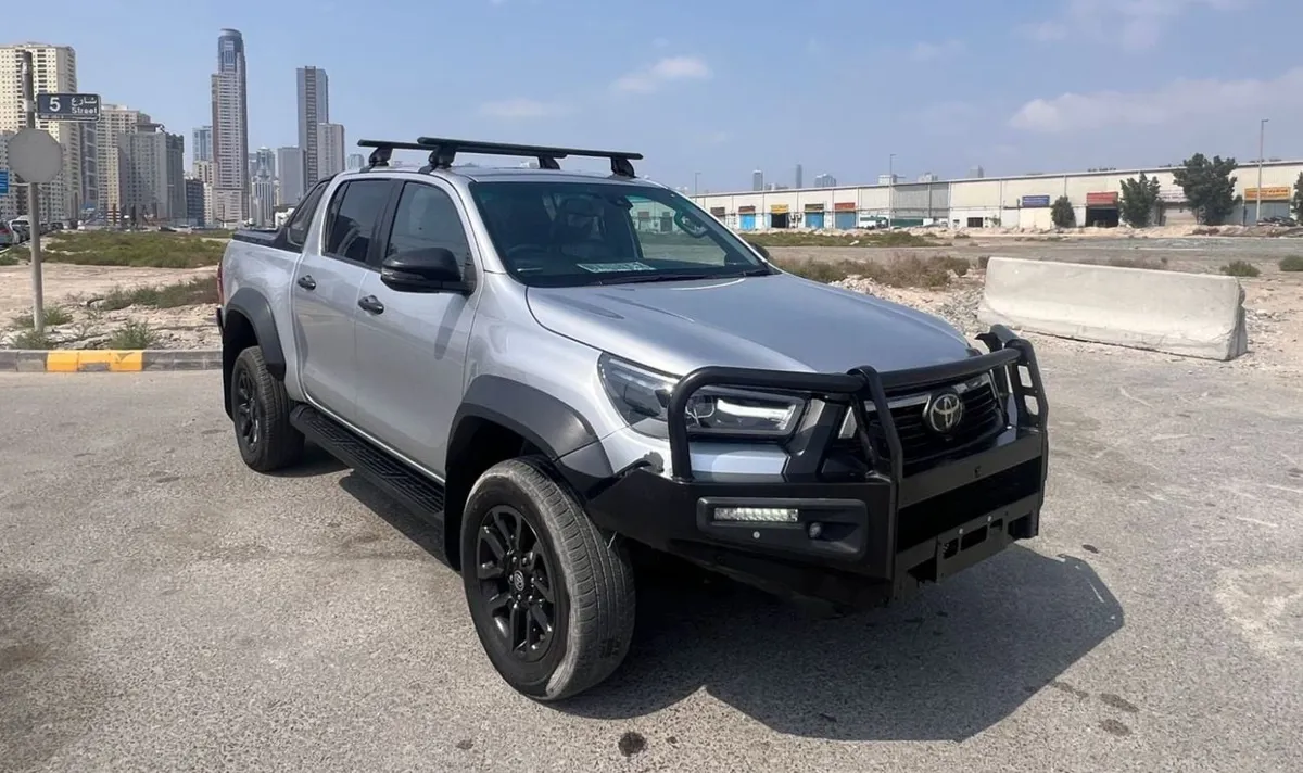 Toyota Hilux - фото 1