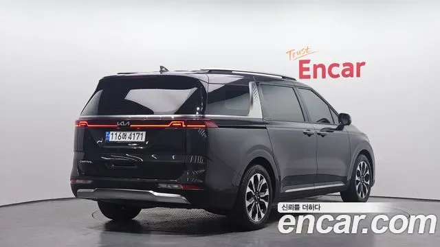 Kia Canival - фото 1