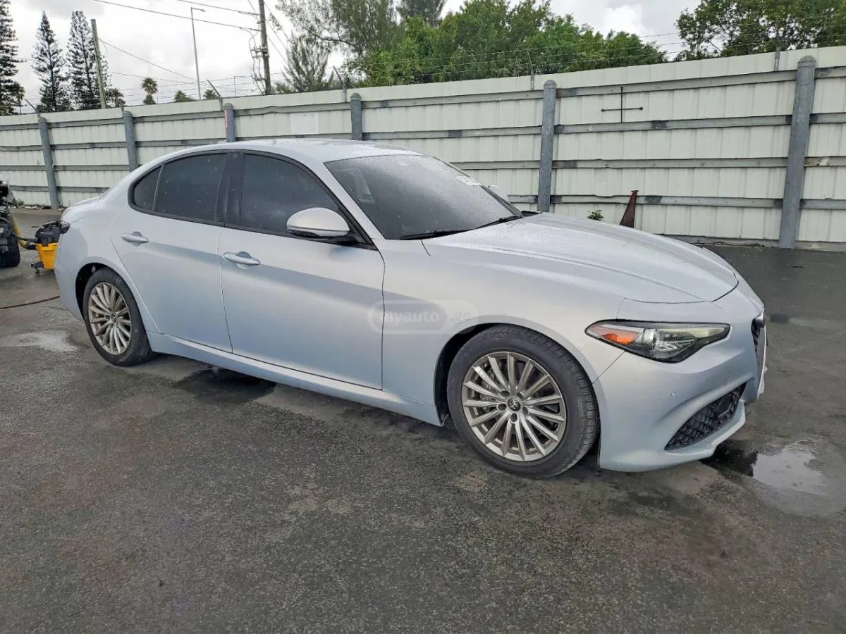 Alfa Romeo Giulia - фото 1