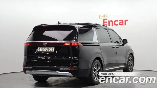 Kia Canival - фото 1