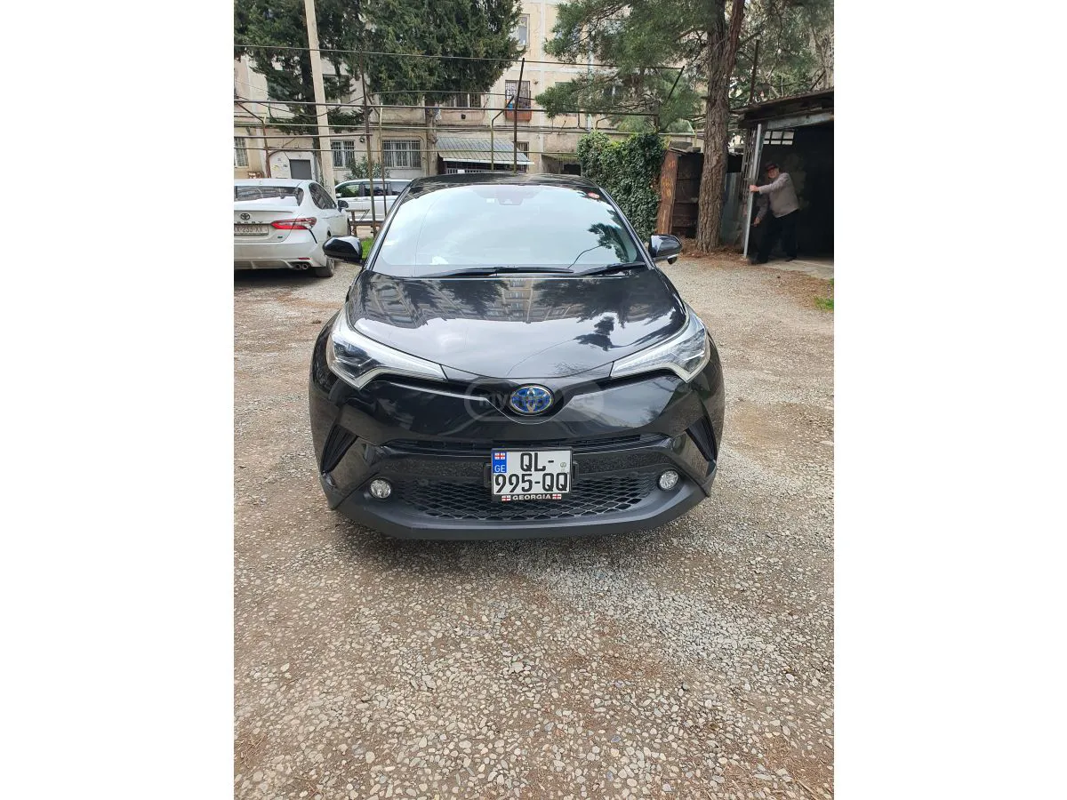 Toyota CHR - фото 1