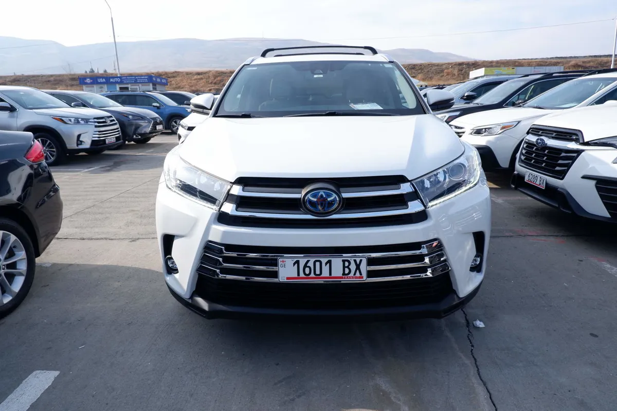 Toyota Highlander - фото 1
