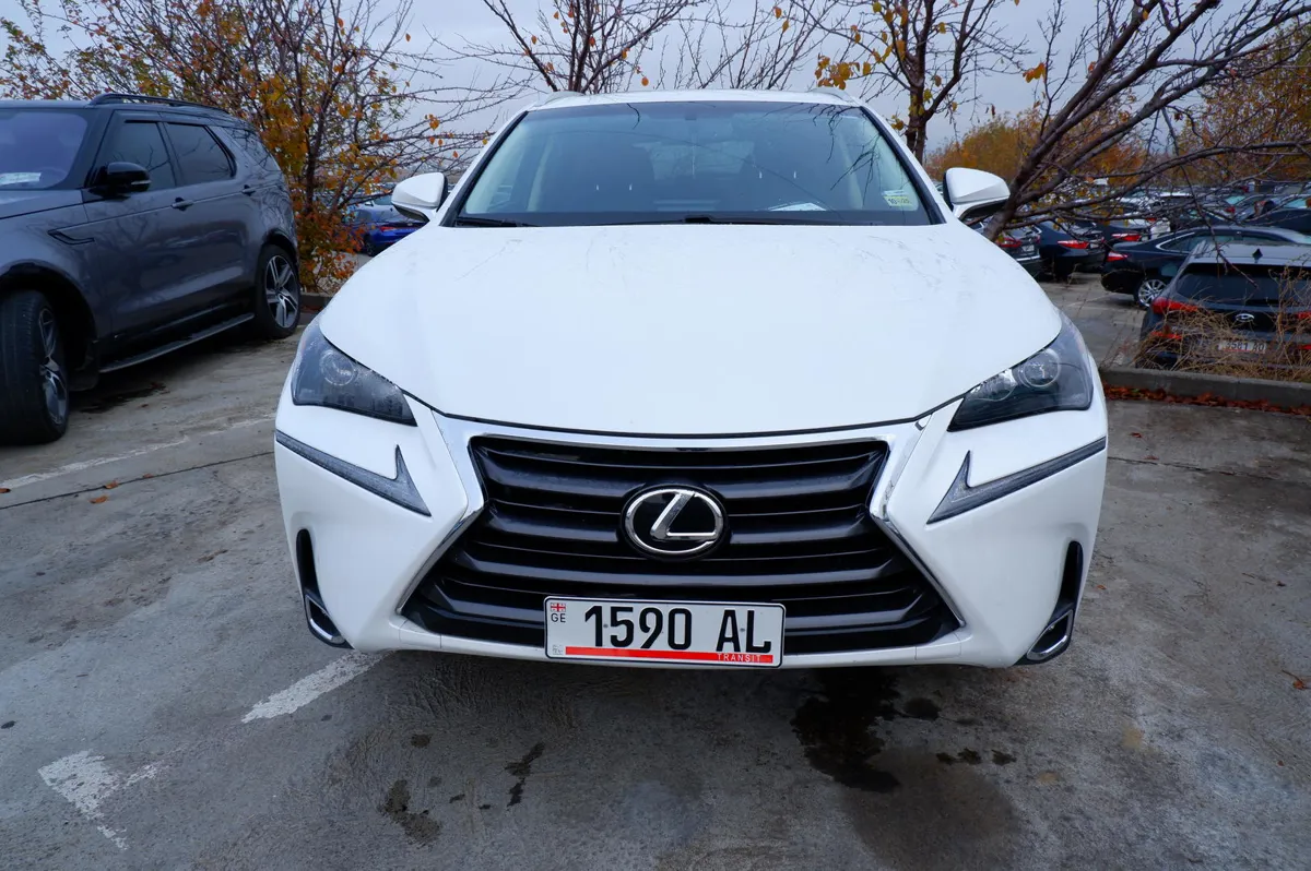 Lexus NX 200 - фото 1