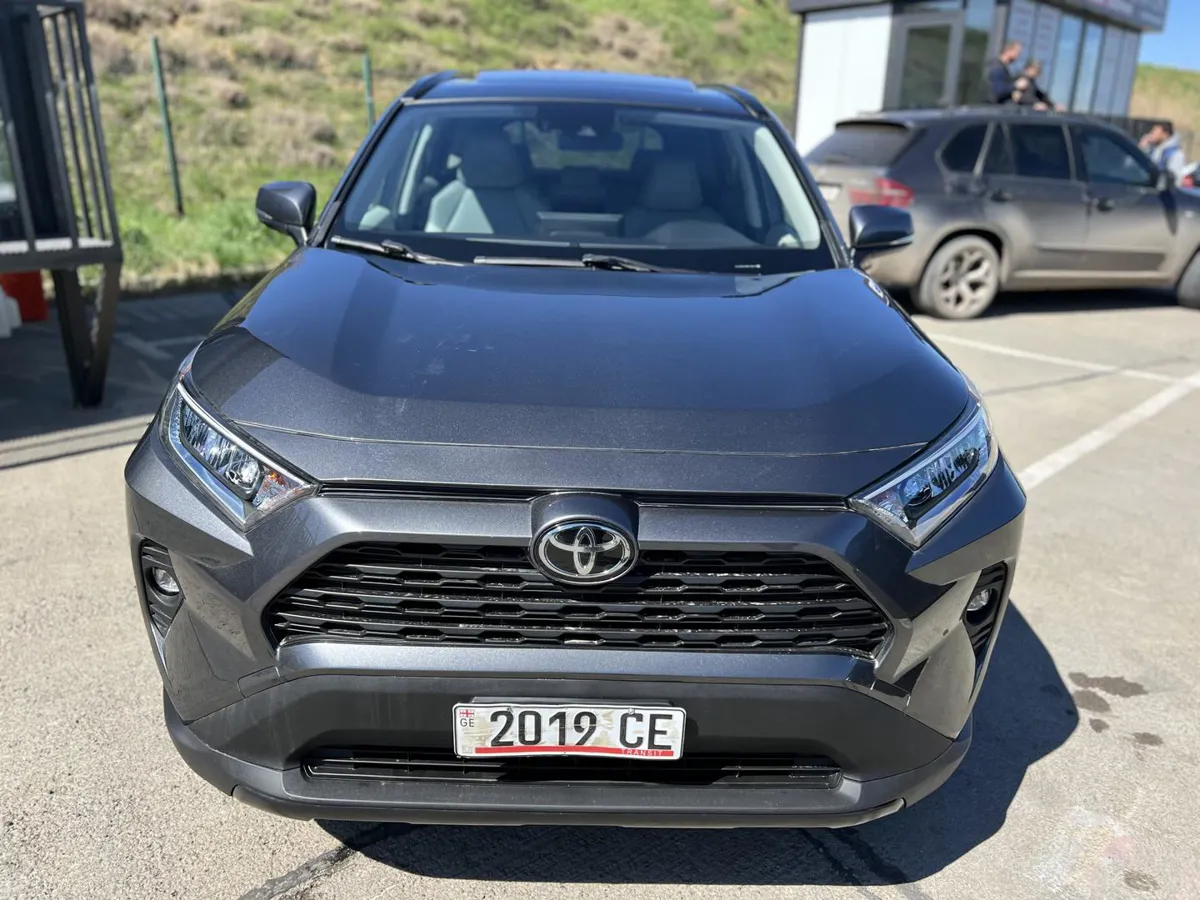 Toyota RAV 4 - фото 1