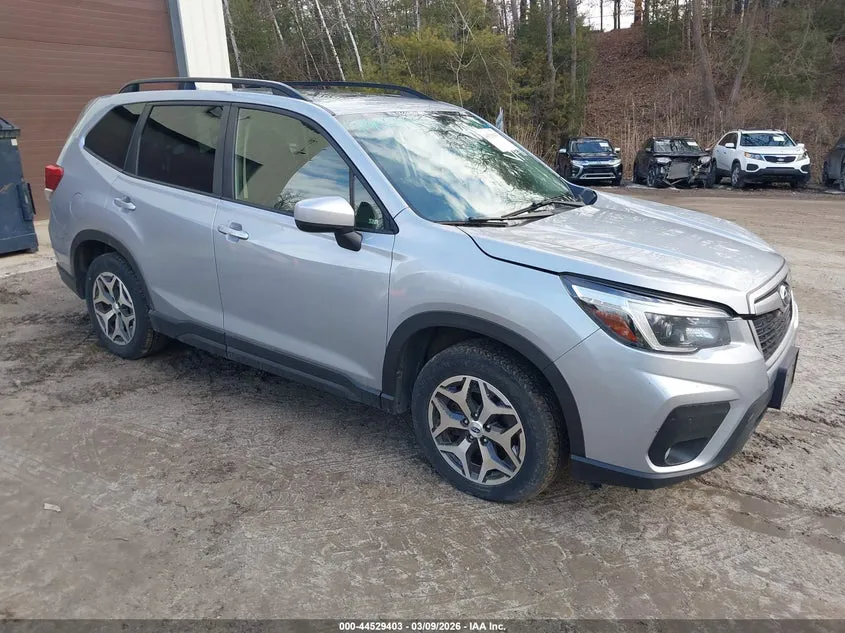 SUBARU FORESTER PREMIUM - фото 1
