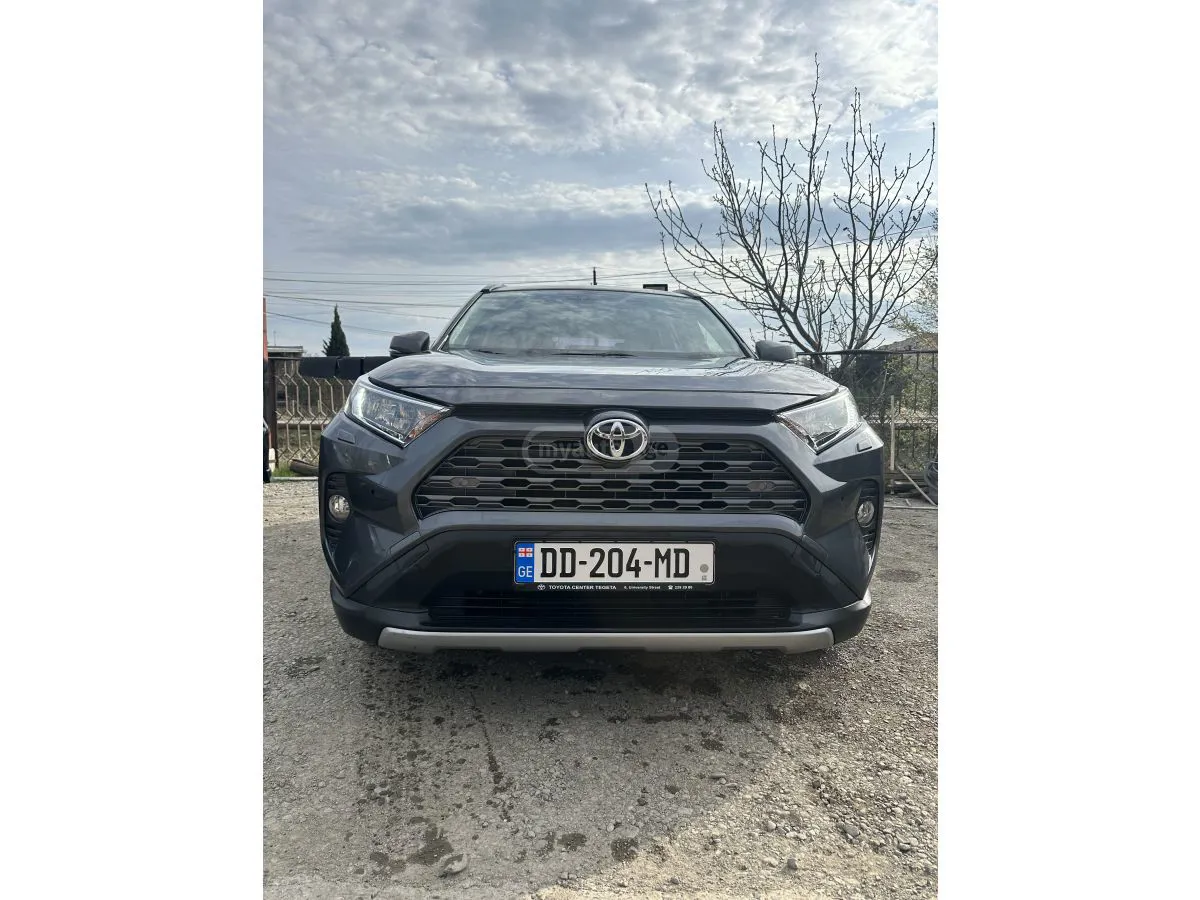 Toyota RAV 4 - фото 1