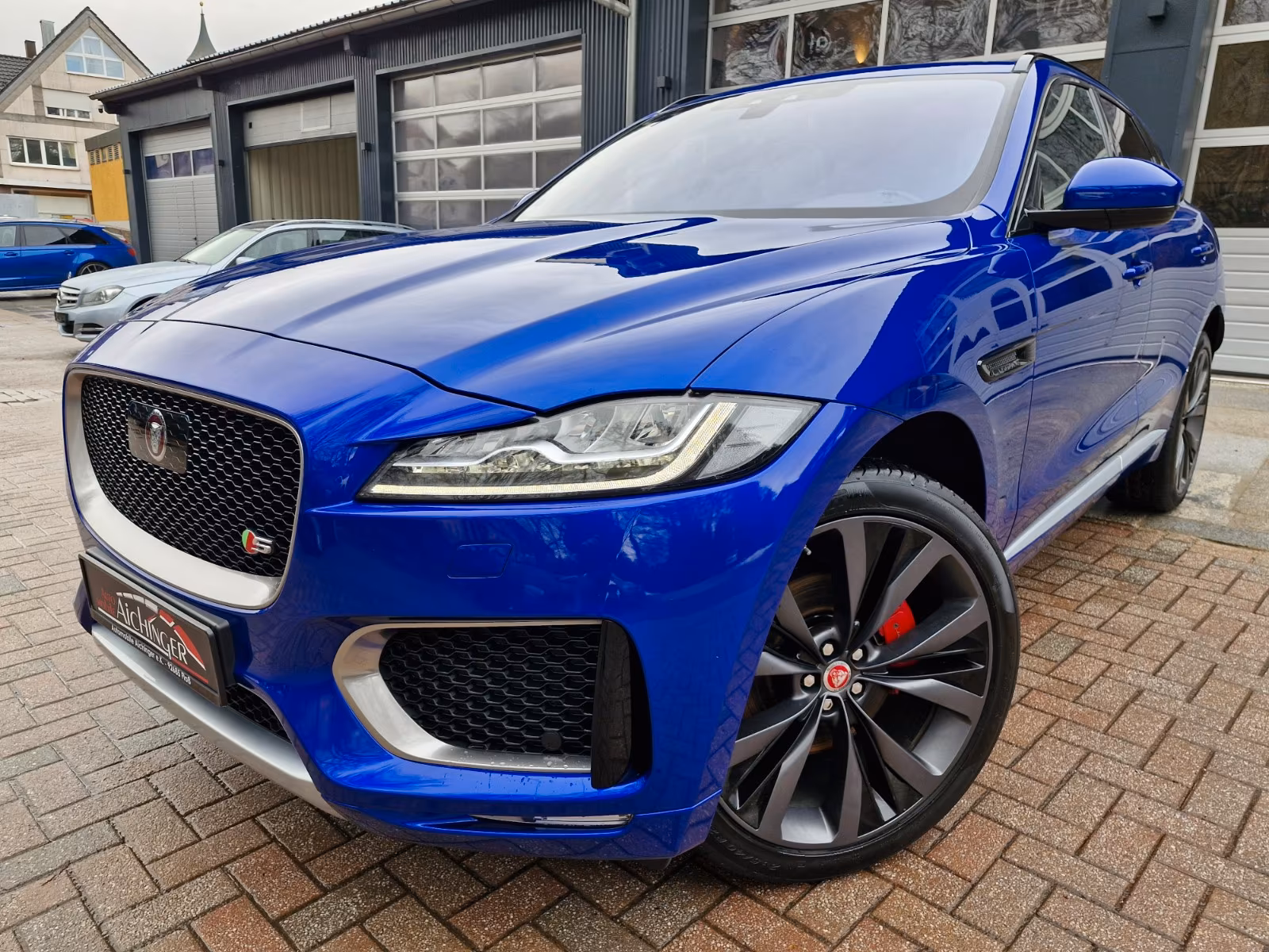 Jaguar F-Pace - фото 1