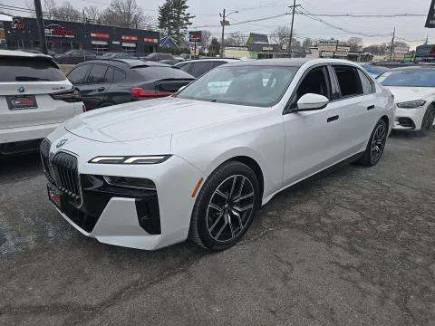 BMW 7 Series 740i xDrive - фото 1