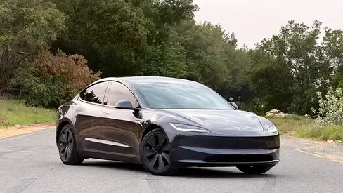 Tesla Model 3 - фото 1