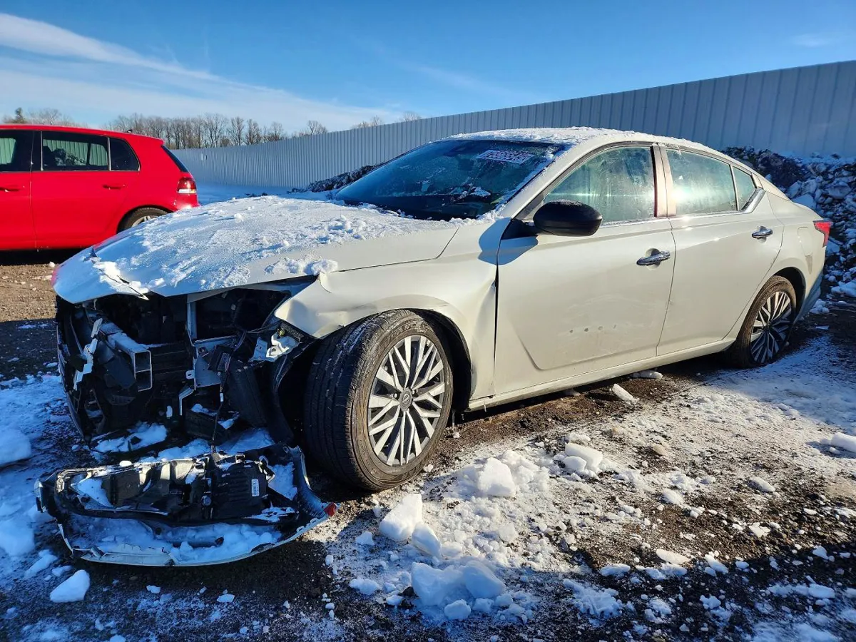 NISSAN ALTIMA - фото 1