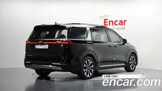 Kia Canival - фото 1