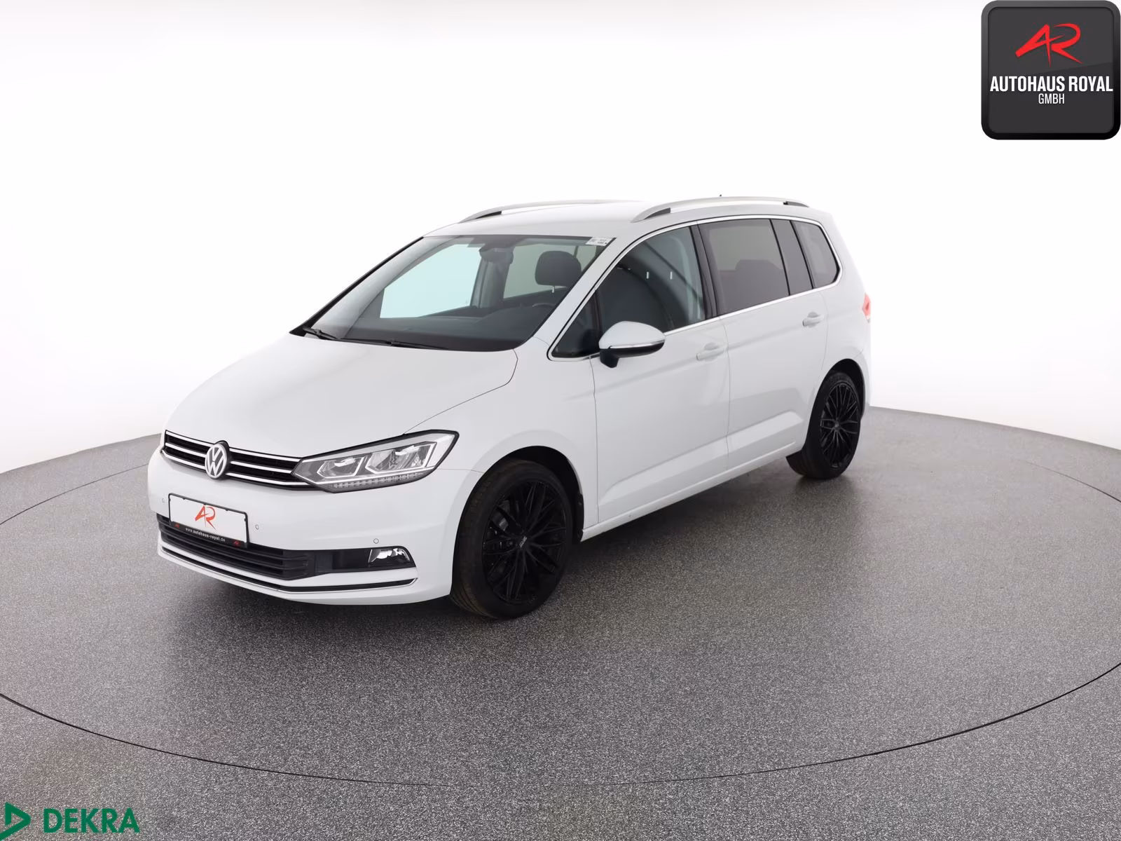 Volkswagen Touran - фото 1