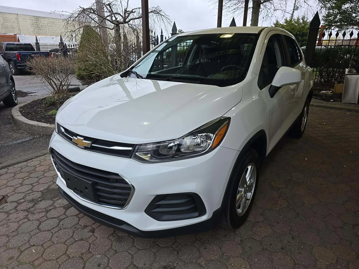 Chevrolet Trax LS - фото 1