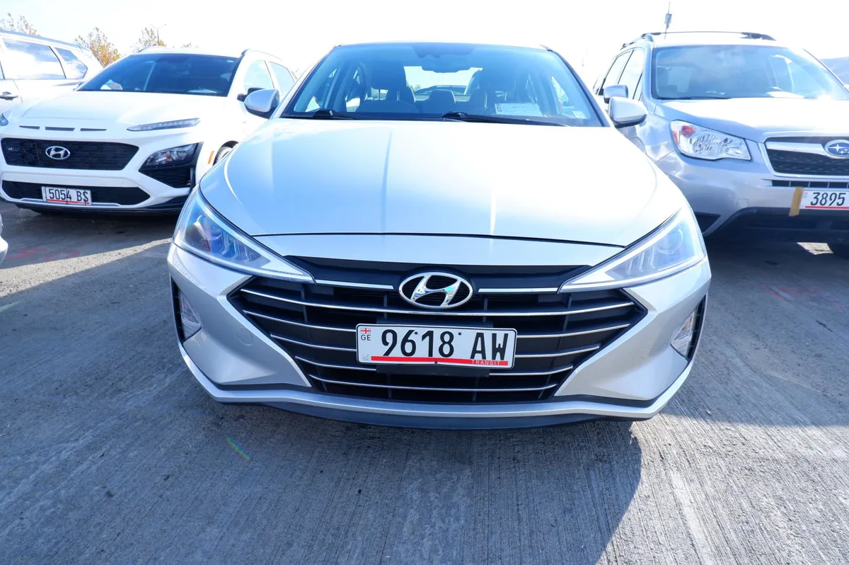 Hyundai Elantra - фото 1
