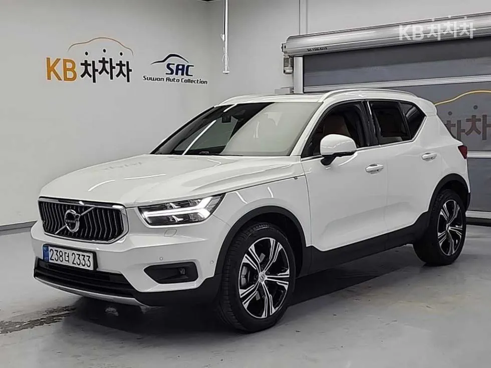 Volvo XC40 B4 AWD Inscription - фото 1
