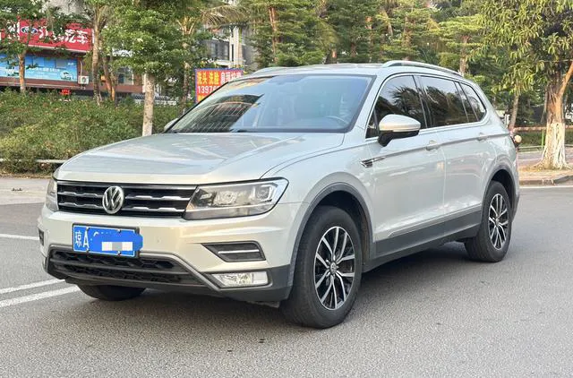Volkswagen Tiguan L - фото 1